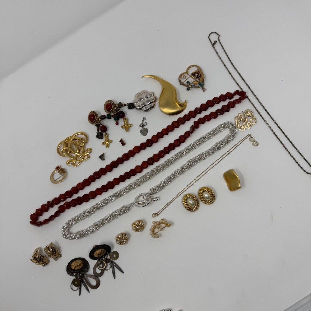 Assorted Vintage Jewelry Lot Gold Silver Tone Necklaces Earrings Brooches